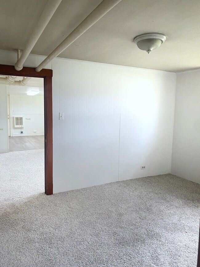 bedroom - 1347 Cuyler Ave