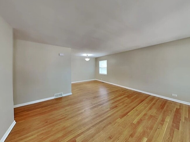 Foto del edificio - 7021 W Madison St