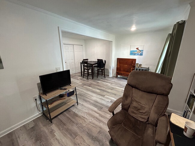 Building Photo - 911 Sherman Ln