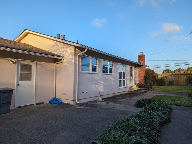 Building Photo - 2531 Eucalyptus Way