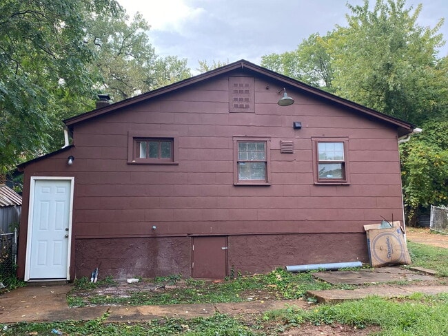 Building Photo - Bright & Inviting 3-Bedroom Home
