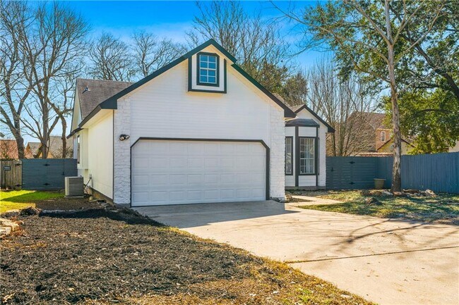 Building Photo - 2102 Toulouse Dr