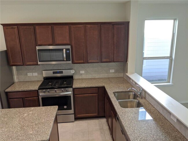 Building Photo - 1013 Cliffbrake Wy