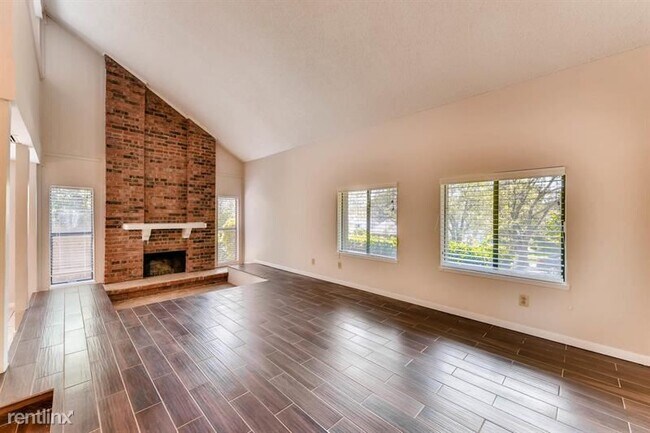 Foto del edificio - 4 br, 2.5 bath House - 3305 Castle Drive UNIT