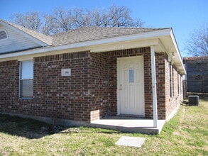 Building Photo - 1563 Greenwood Rd