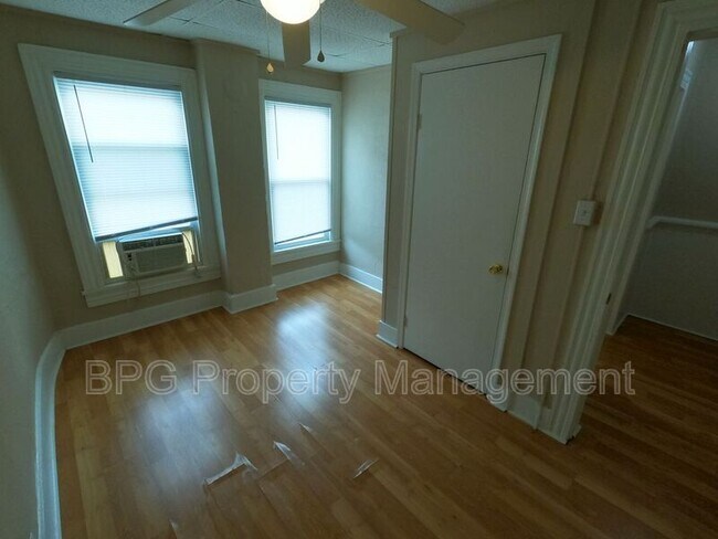 Foto del edificio - 22 W Wolfe St