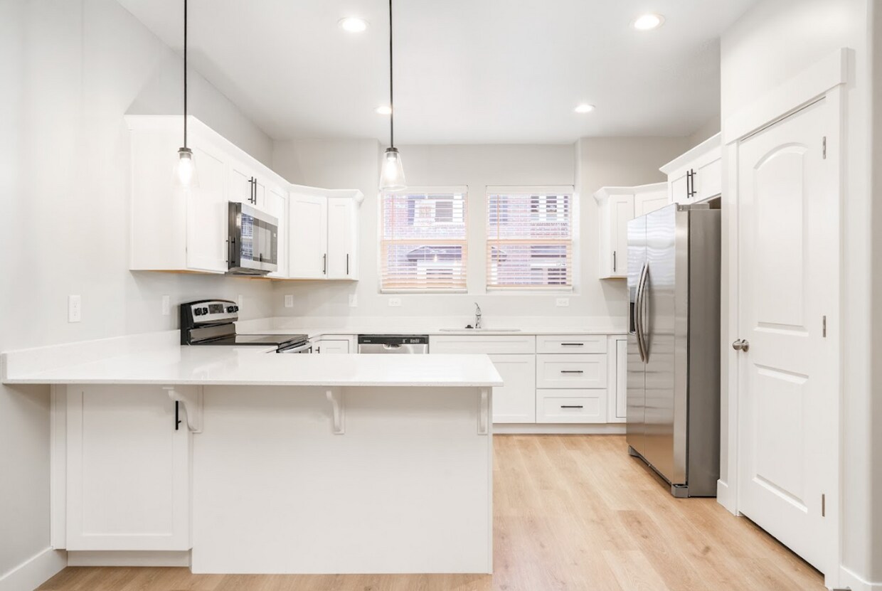 Primary Photo - Bright & Modern 3-Bed Townhome in Prime Le...