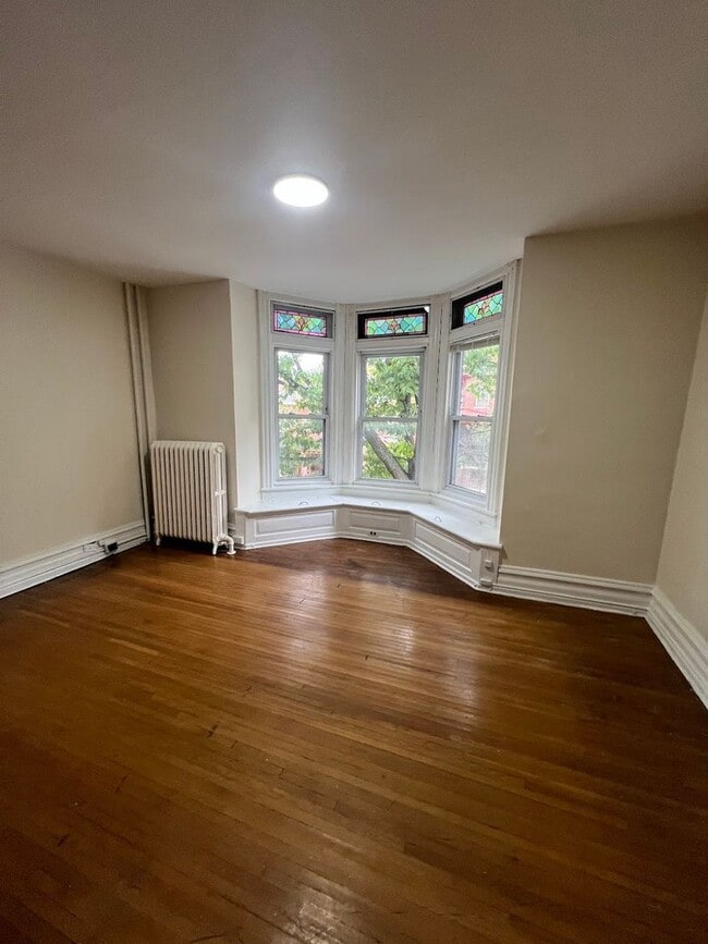 Building Photo - Spacious 5 Bedroom/ 2 Bath House for Rent