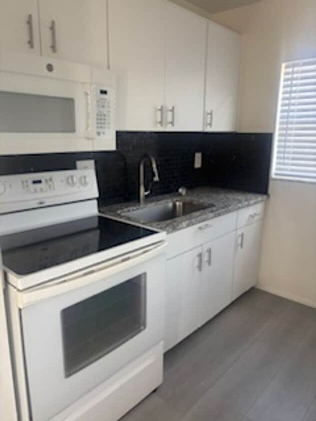 Primary Photo - 2802 Banza St
