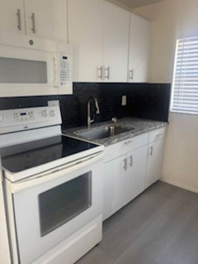 Building Photo - 2802 Banza St
