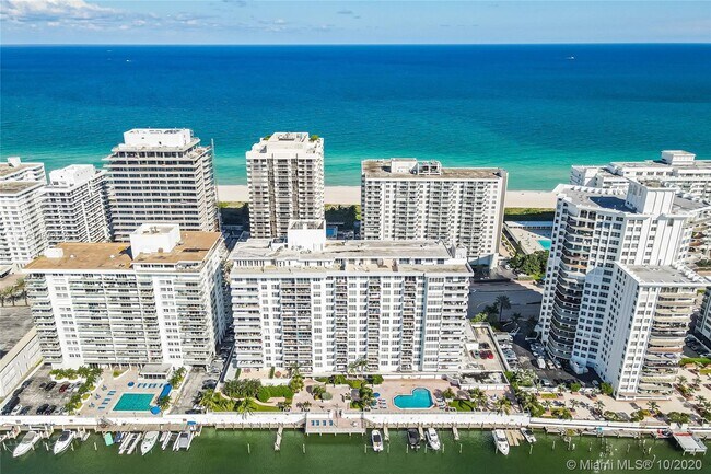 Foto del edificio - 5700 Collins Ave