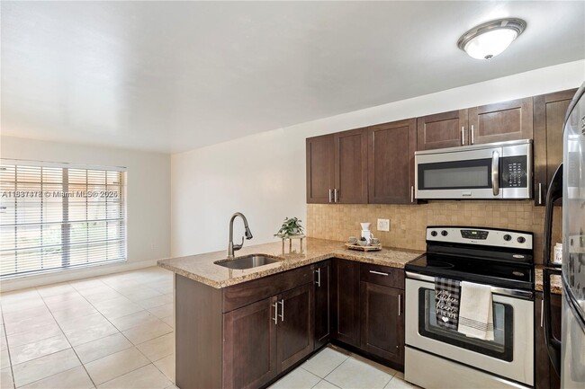 Building Photo - 7241 Miami Lakes Dr