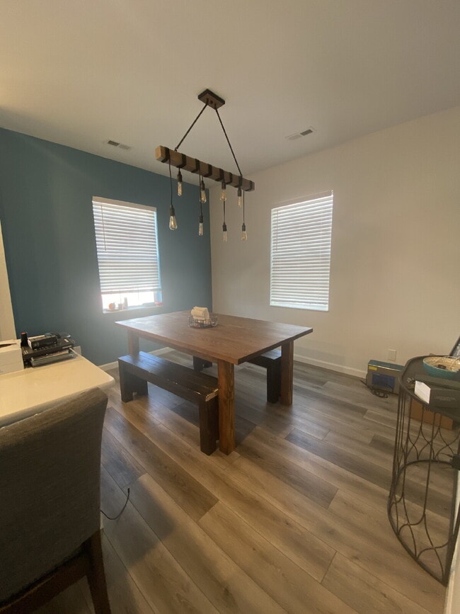 Building Photo - 3 bedroom - Shady Ridge