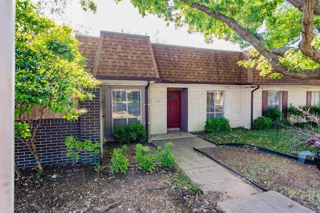 Primary Photo - 10405 Pagewood Dr
