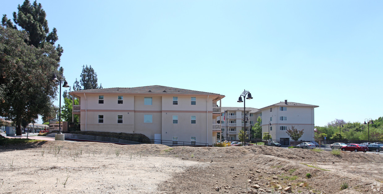 Building Photo - Andres Duarte Terrace