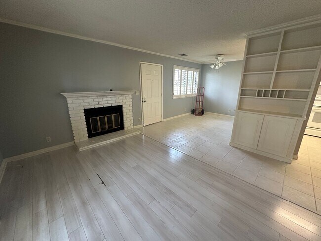 Foto del edificio - One Bedroom in a Great Community, Excellent Location, with a Pool!