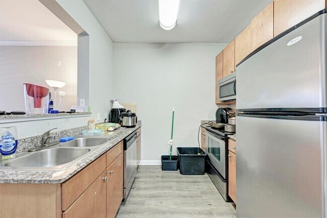 Building Photo - 2502 Leon St