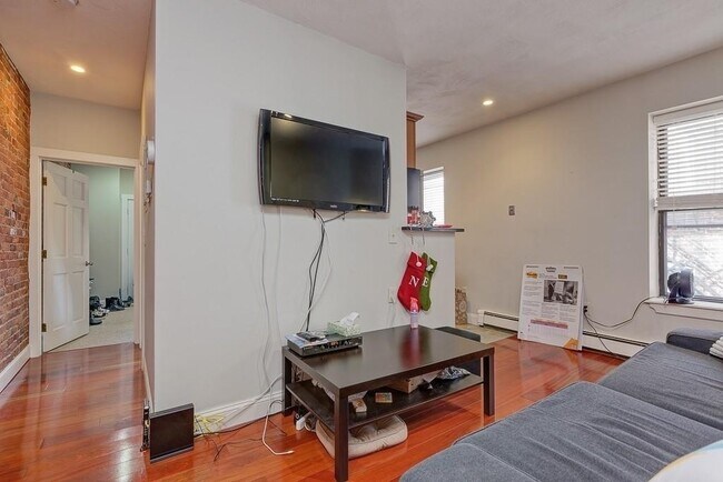 Foto del edificio - NO FEE - Renovated Two Bed Near Northeastern