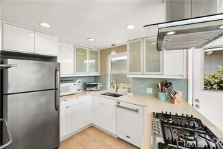 Building Photo - 25221 La Cresta Dr