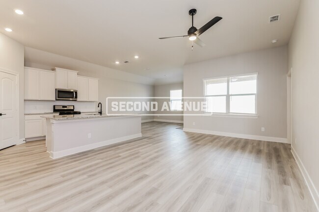 Building Photo - 617 EMERSON DR
