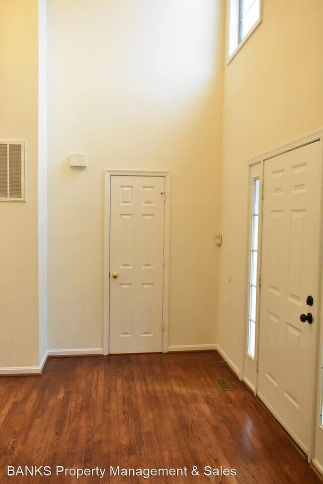 Building Photo - 5 br, 3.5 bath House - 12 Harry Court