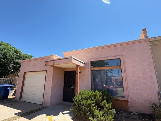 Building Photo - 132 Merlida Ct SW