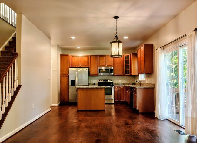 Building Photo - 2913 Lakeview Pkwy