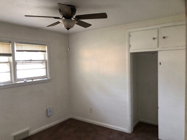 Building Photo - Two Bedroom Apartment with Fenced Backyard in Lafayette Duplex