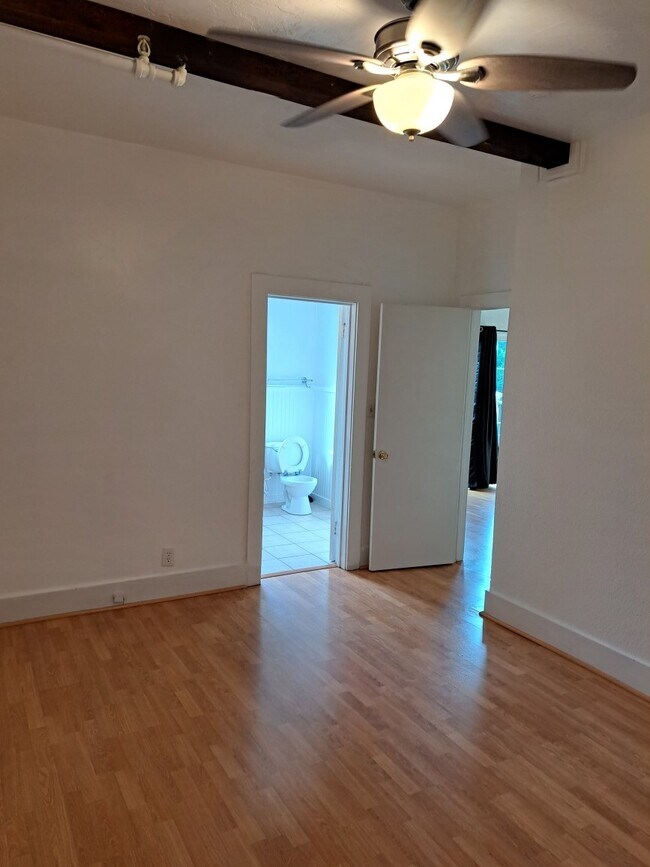 Foto del edificio - 261 Brook Rd