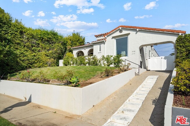 Foto del edificio - 2148 Prosser Ave