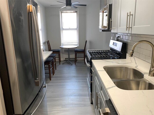 Building Photo - 5715 Mosholu Ave