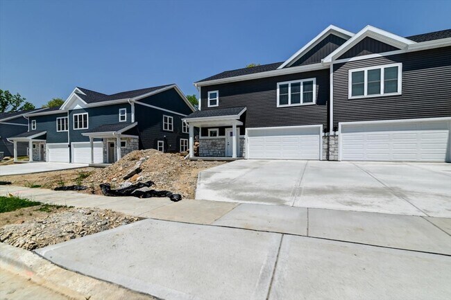 Foto del edificio - 2996 Blue Grass Dr