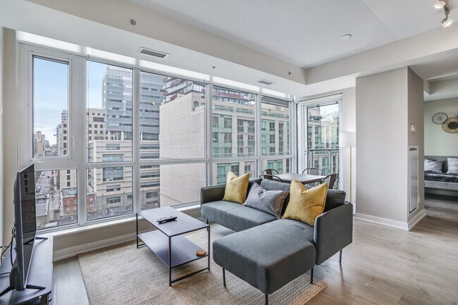 Building Photo - 203 Queen St W