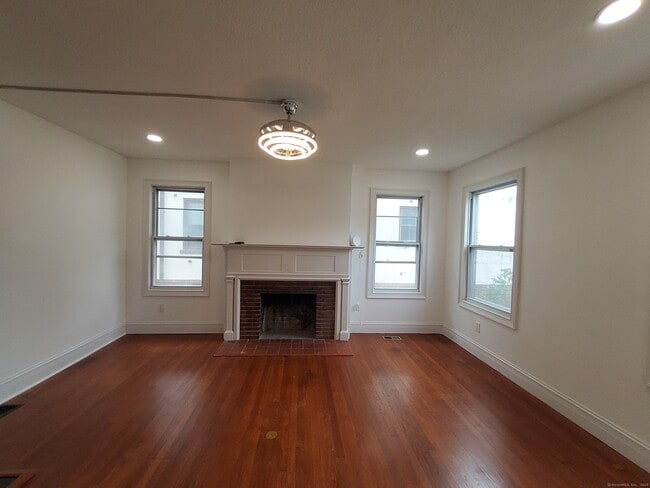 Building Photo - 347 Alden Ave