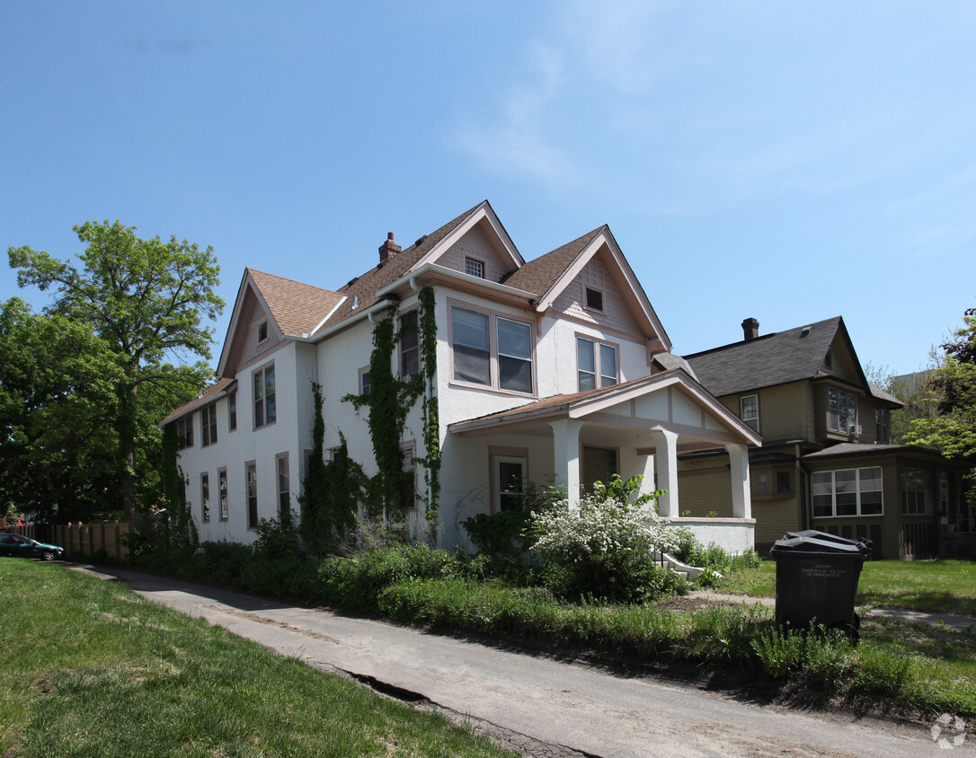 Building Photo - 1317 6th St SE