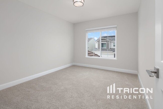 Building Photo - 4100 Donata Pl