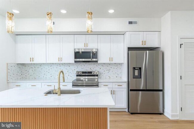 Building Photo - 737 N 42nd St