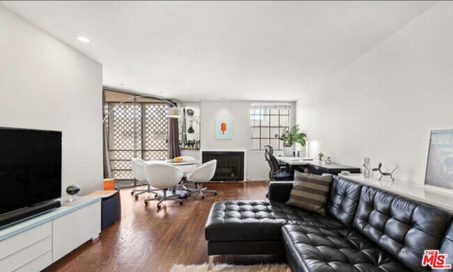 Foto del edificio - 740 N Kings Rd