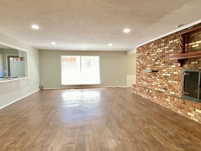 Foto del edificio - Large 2 Bed 2 Bath off NW 63rd & N. Villa ...