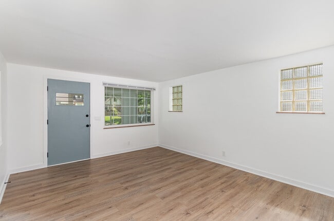 Building Photo - 2432 Ardmore Ave