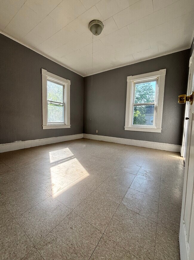 Foto del edificio - 1594 Dwight St