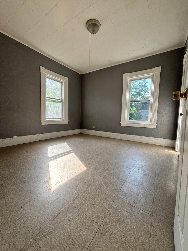 Building Photo - 1594 Dwight St