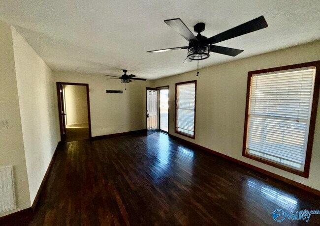 Building Photo - 412 Pearl St SW