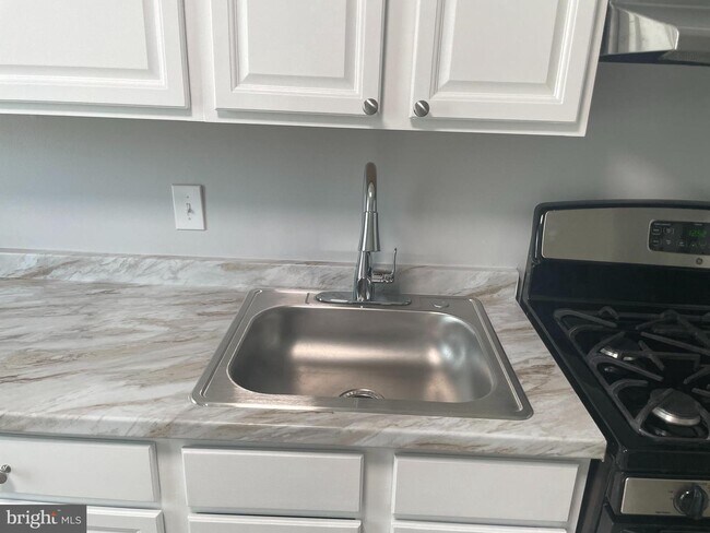 Foto del edificio - 742 Quince Orchard Blvd