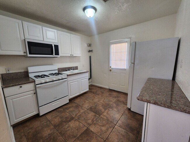 Foto del edificio - Yucca Ave 6686-6688