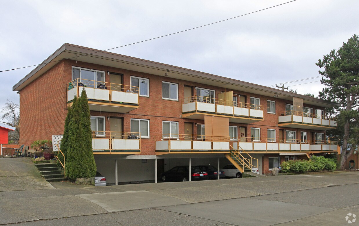 Primary Photo - Densmore Apt