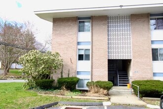 Building Photo - 63 Niles Hill Rd