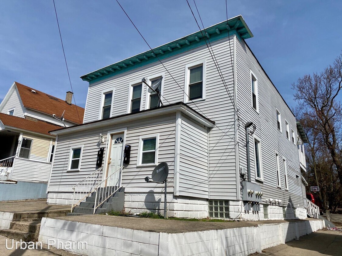 Primary Photo - 545 Shamrock St SW