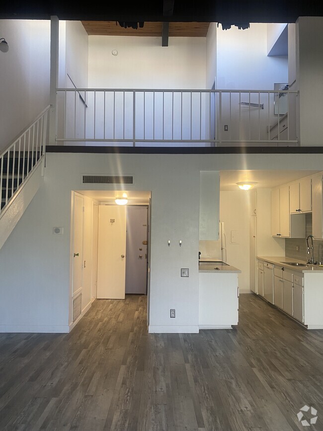 Building Photo - 5460 White Oak Ave