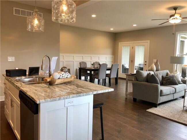 Foto del edificio - COMING SOON: Modern 3-Bedroom Townhome wit...